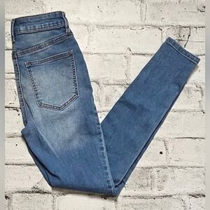 Gbg Los Angeles High Rise Light Wash Skinny Jeans